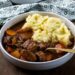 SIMPLE Guinness Beef Stew - St Patricks day beef stew #beefstew #stpatricksfood #simplepartyfood